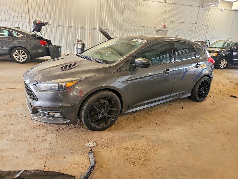 2015 Ford Focus მანქანა იყიდება აუქციონზე, vin: 1FADP3L97FL373252, აუქციონის ნომერი: 61627716