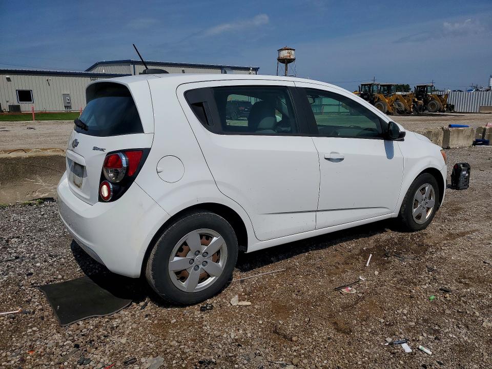 60477556 :رقم المزاد ، 1G1JA6SH8F4198005 vin ، 2015 Chevrolet Sonic مزاد بيع