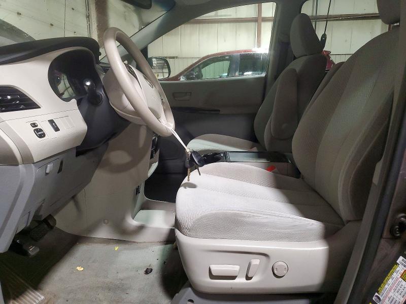 60690006 :رقم المزاد ، 5TDJK3DC8DS069719 vin ، 2013 Toyota Sienna مزاد بيع