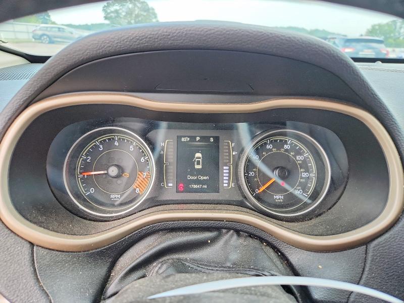62040056 :رقم المزاد ، 1C4PJMCS8FW794834 vin ، 2015 Jeep Cherokee مزاد بيع
