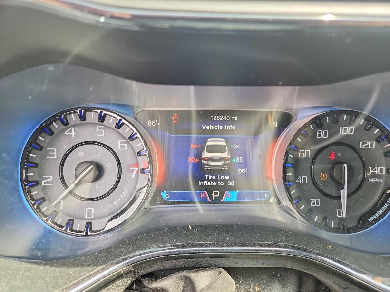 61924496 :رقم المزاد ، 1C3CCCBG7FN643915 vin ، 2015 Chrysler 200 مزاد بيع