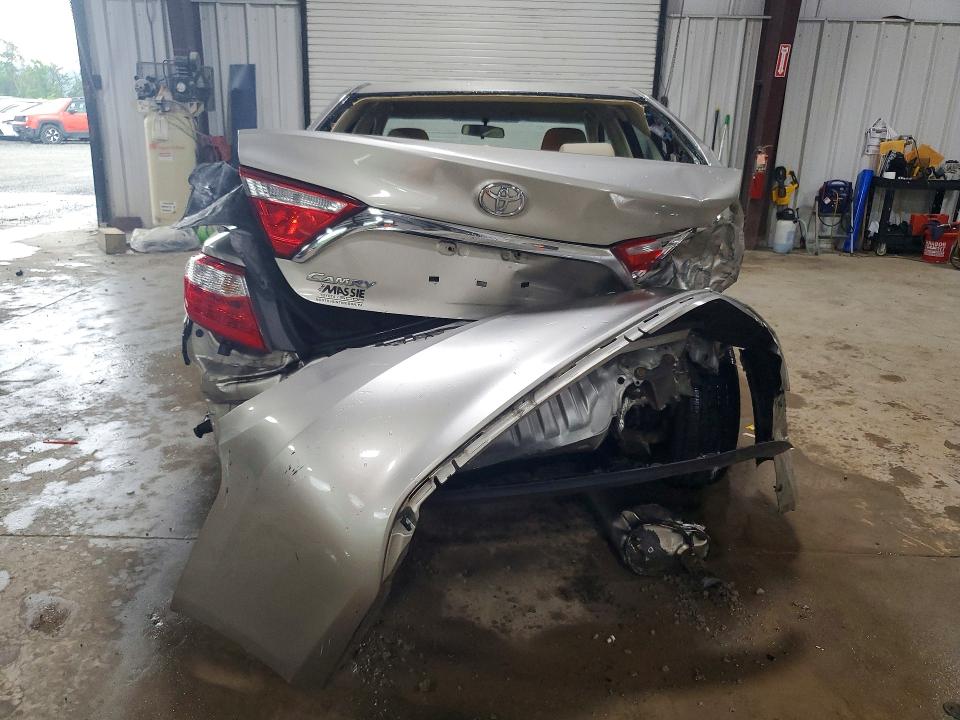 62253076 :رقم المزاد ، 4T4BF1FK7FR468462 vin ، 2015 Toyota Camry مزاد بيع