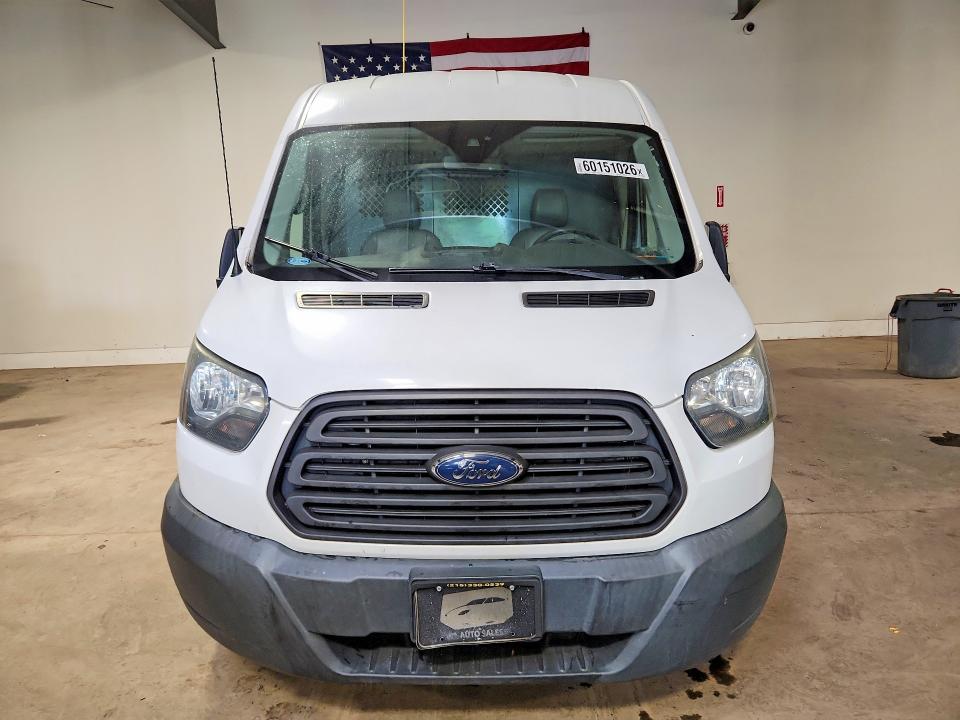 60151026 :رقم المزاد ، 1FTYE1CM0GKA44300 vin ، 2016 Ford Transit مزاد بيع