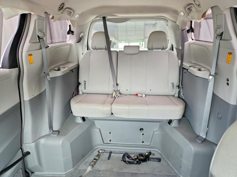 61295096 :رقم المزاد ، 5TDYK3DC5ES455935 vin ، 2014 Toyota Sienna مزاد بيع