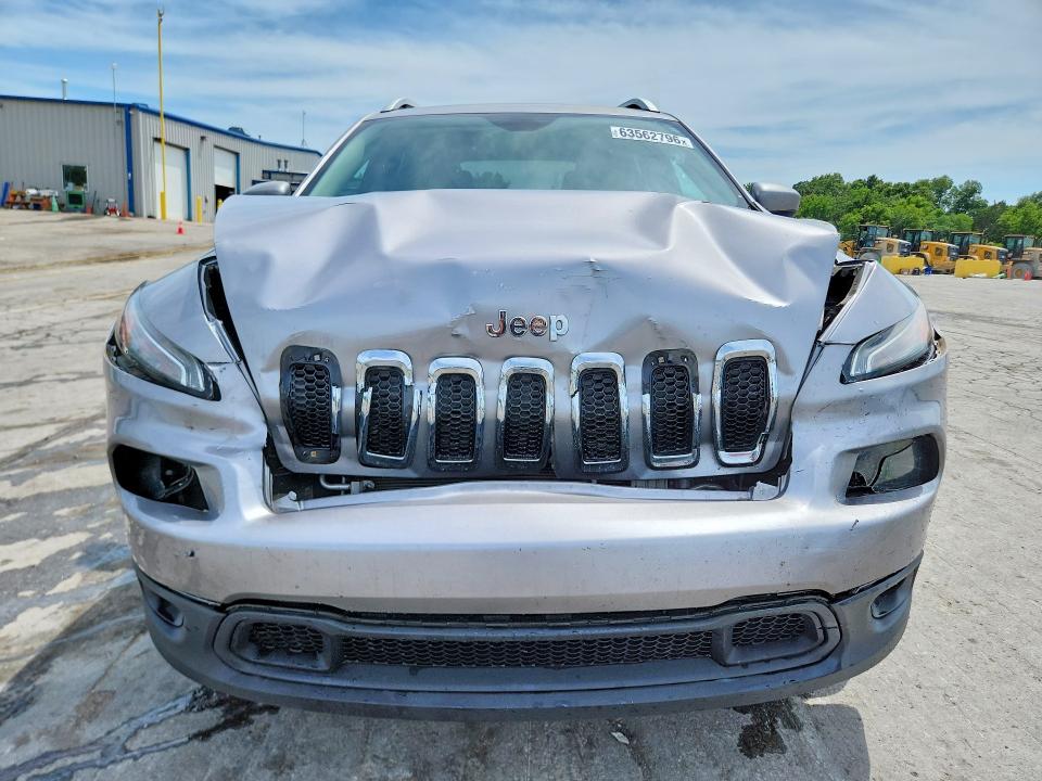 63562796 :رقم المزاد ، 1C4PJLCB3JD596841 vin ، 2018 Jeep Cherokee مزاد بيع