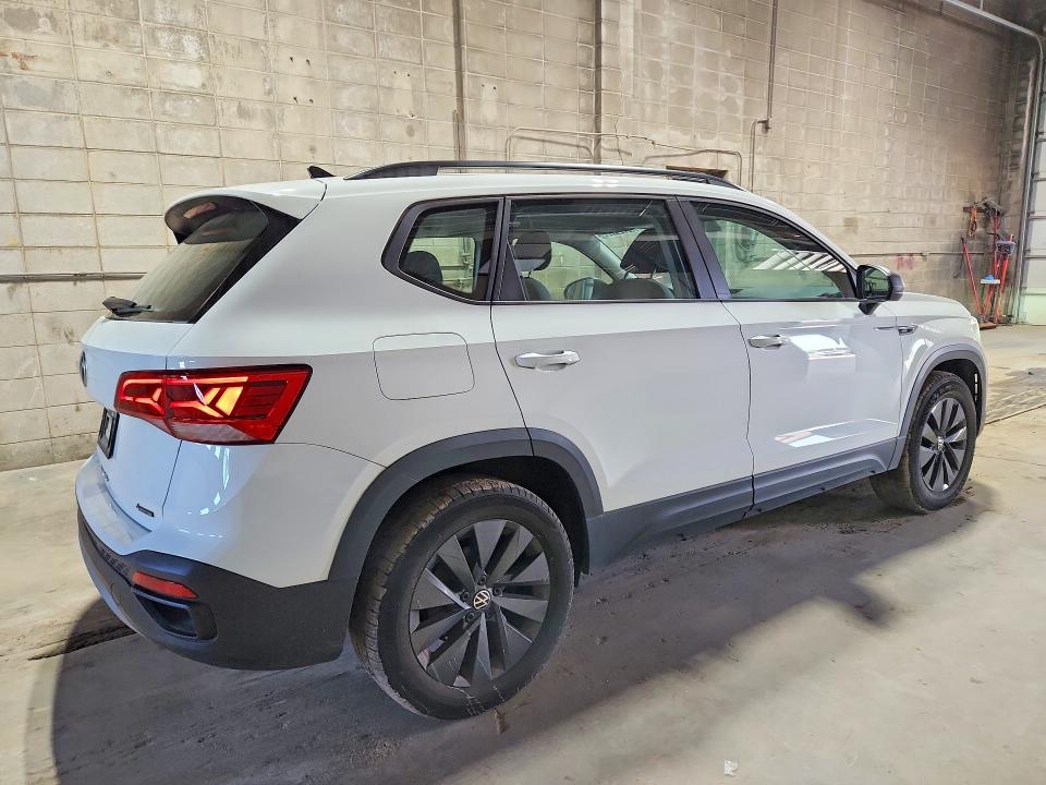 60034766 :رقم المزاد ، 3VVMX7B29NM087620 vin ، 2022 Volkswagen Taos مزاد بيع