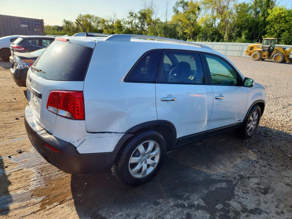 2013 Kia Sorento მანქანა იყიდება აუქციონზე, vin: 5XYKTDA24DG310160, აუქციონის ნომერი: 61721086