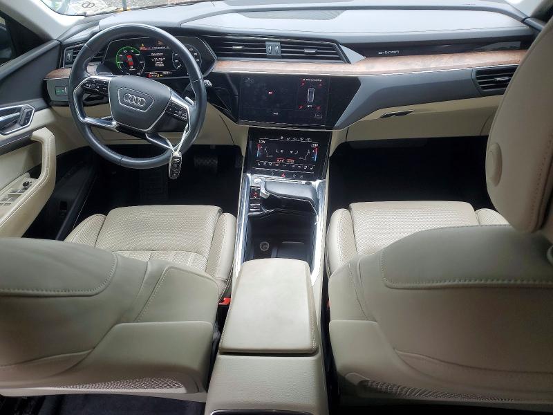 57685926 :رقم المزاد ، WA1VAAGE8KB011341 vin ، 2019 Audi E-tron مزاد بيع