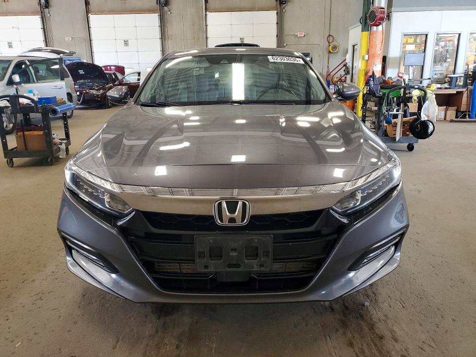 62303036 :رقم المزاد ، 1HGCV1F5XJA100160 vin ، 2018 Honda Accord مزاد بيع