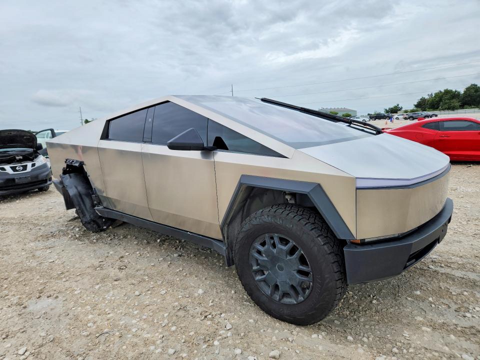 2024 Tesla Cybertruck მანქანა იყიდება აუქციონზე, vin: 7G2CEHED0RA033338, აუქციონის ნომერი: 61050336