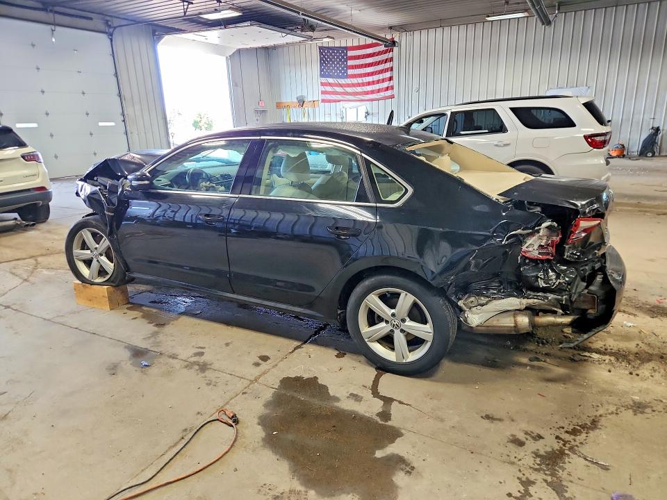 61851476 :رقم المزاد ، 1VWAS7A33FC111761 vin ، 2015 Volkswagen Passat مزاد بيع