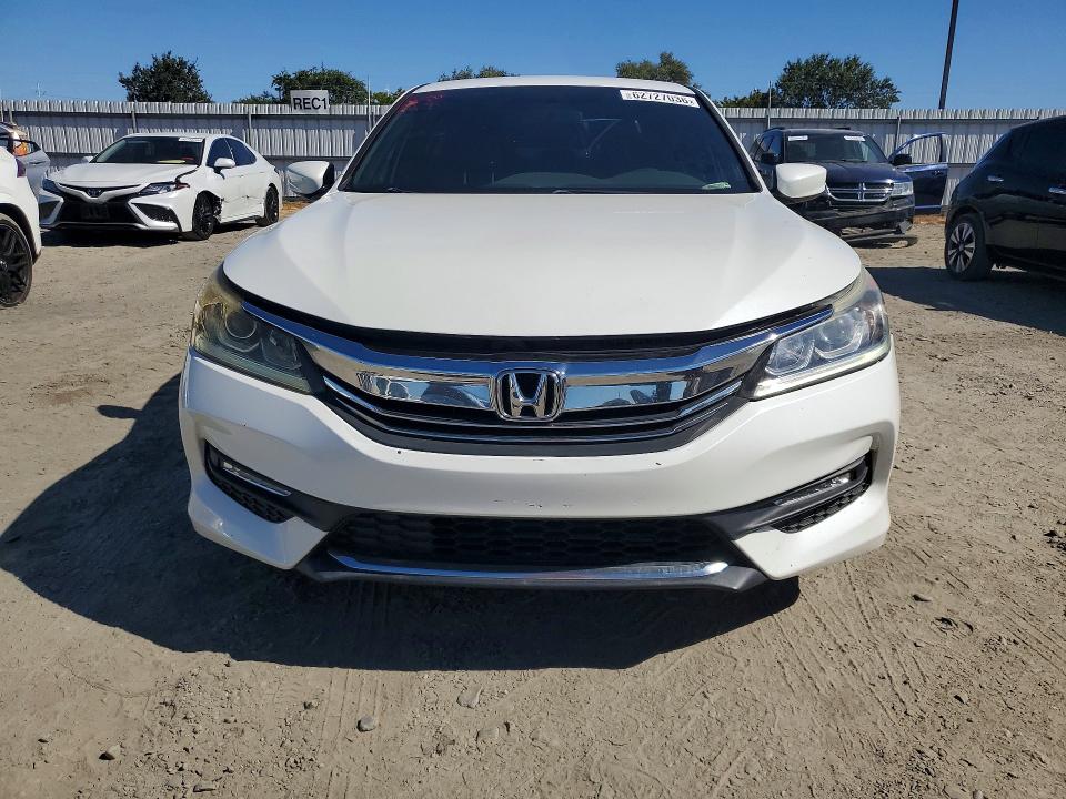 2017 Honda Accord მანქანა იყიდება აუქციონზე, vin: 1HGCR2F57HA193210, აუქციონის ნომერი: 62727036