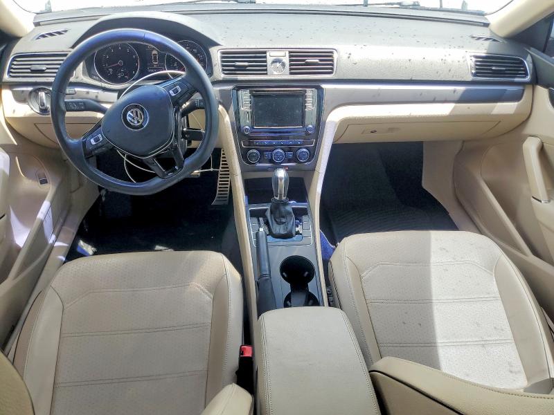 61491886 :رقم المزاد ، 1VWDT7A36HC018925 vin ، 2017 Volkswagen Passat مزاد بيع