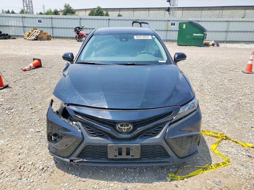 60973056 :رقم المزاد ، 4T1T11AK9RU889821 vin ، 2024 Toyota Camry مزاد بيع