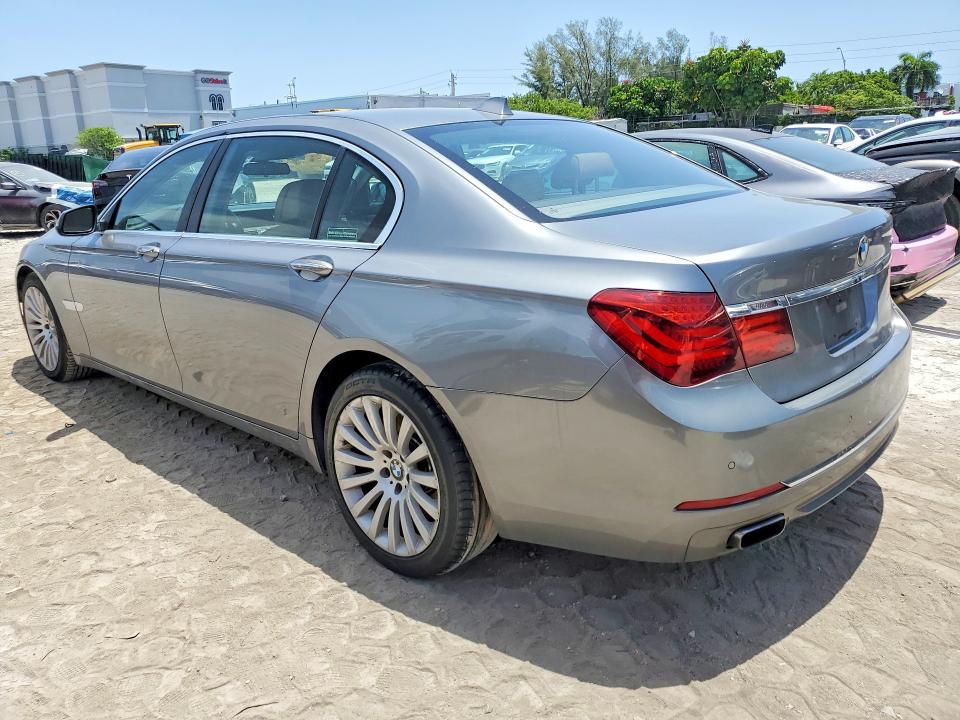 61334126 :رقم المزاد ، WBAYE8C51DDE22285 vin ، 2013 Bmw 750 مزاد بيع
