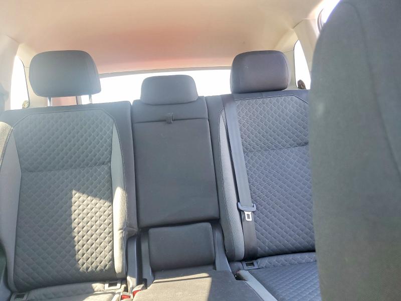 63478626 :رقم المزاد ، 3VV0B7AX0JM097053 vin ، 2018 Volkswagen Tiguan مزاد بيع
