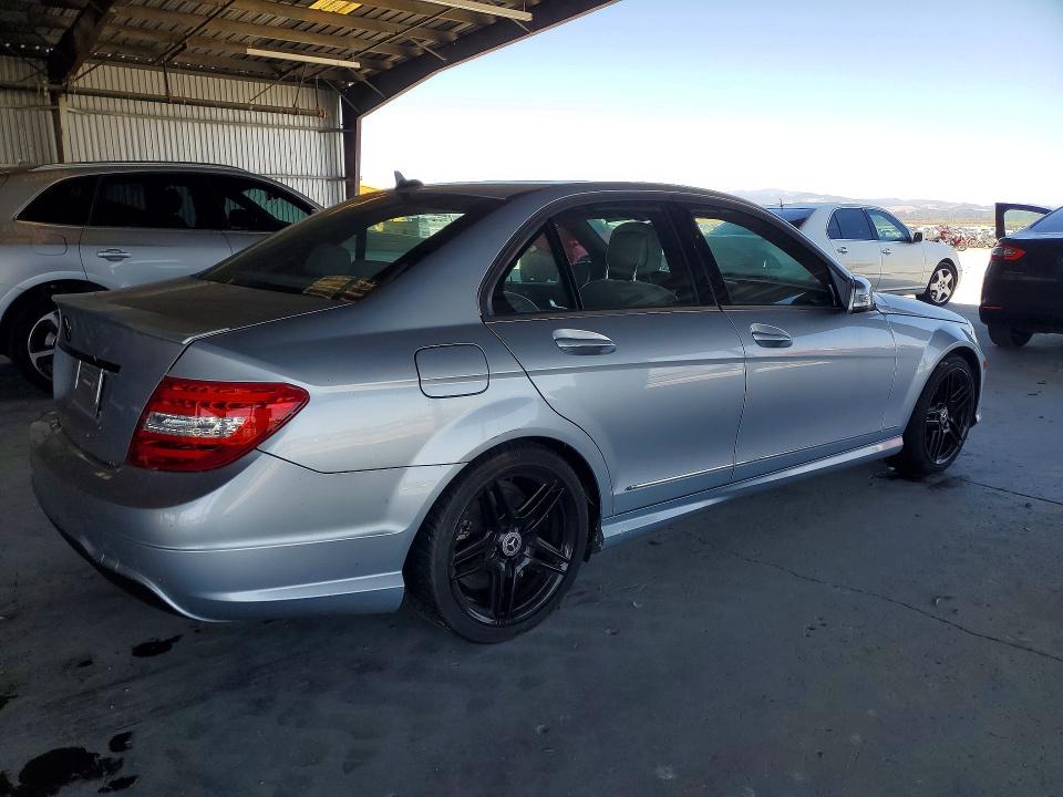 Продажа на аукционе авто 2013 Mercedes-benz C, vin: WDDGF4HB2DA873717, номер лота: 59847206