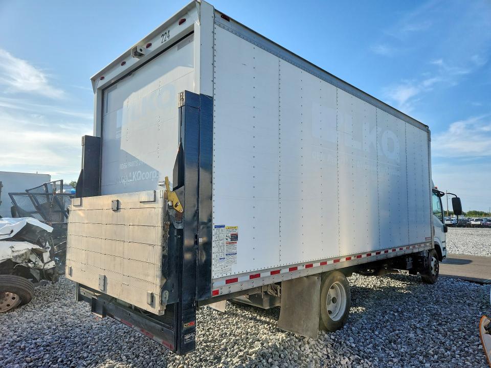 61840526 :رقم المزاد ، 54DC4W1C6JS801224 vin ، 2018 Isuzu Npr Hd مزاد بيع