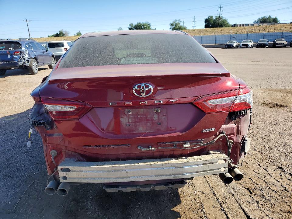 61619646 :رقم المزاد ، 4T1B61HK3JU630152 vin ، 2018 Toyota Camry مزاد بيع