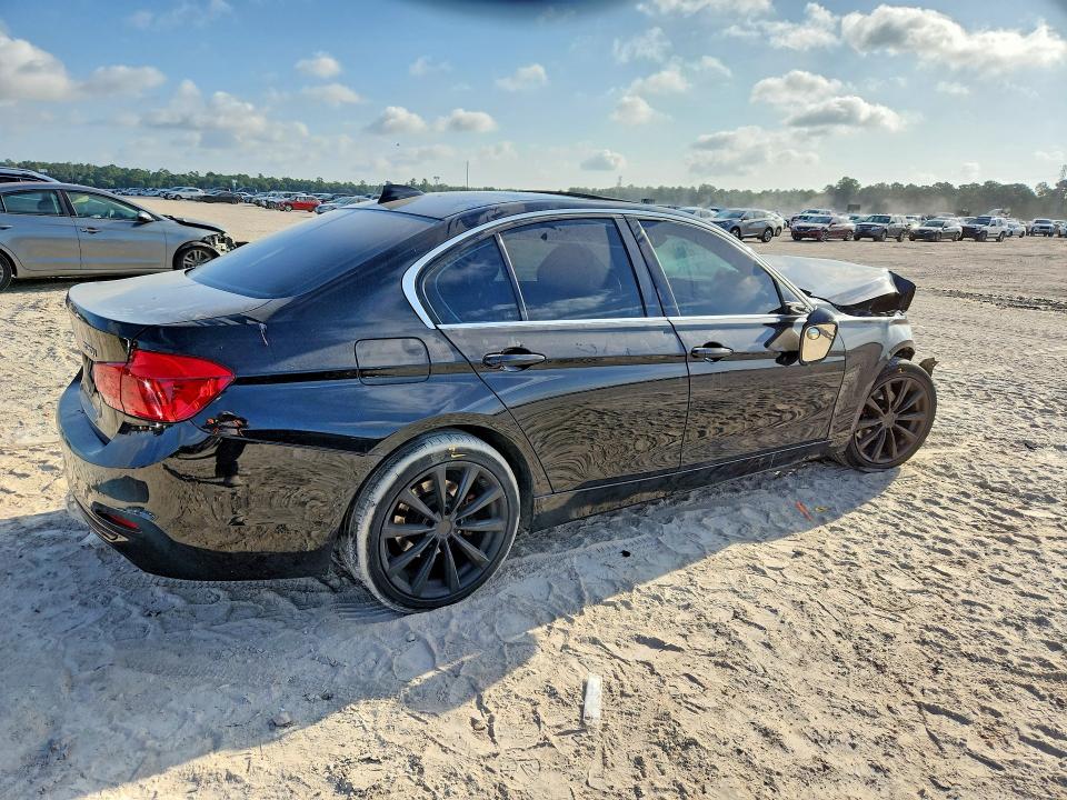 62966116 :رقم المزاد ، WBA8D9G53JNU69436 vin ، 2018 Bmw 330 مزاد بيع
