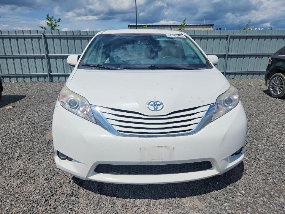 2017 Toyota Sienna მანქანა იყიდება აუქციონზე, vin: 5TDKZ3DC6HS853256, აუქციონის ნომერი: 58781706