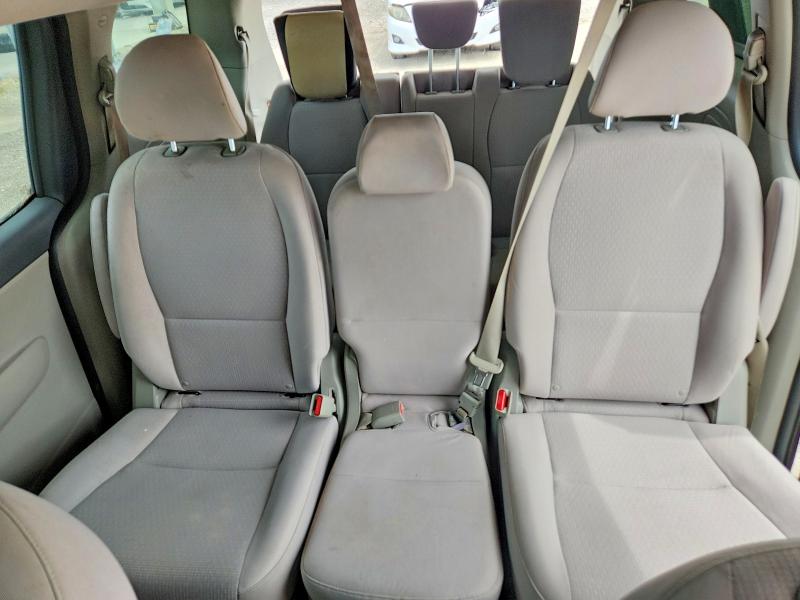 59872586 :رقم المزاد ، KNDMB5C16H6241163 vin ، 2017 Kia Sedona مزاد بيع