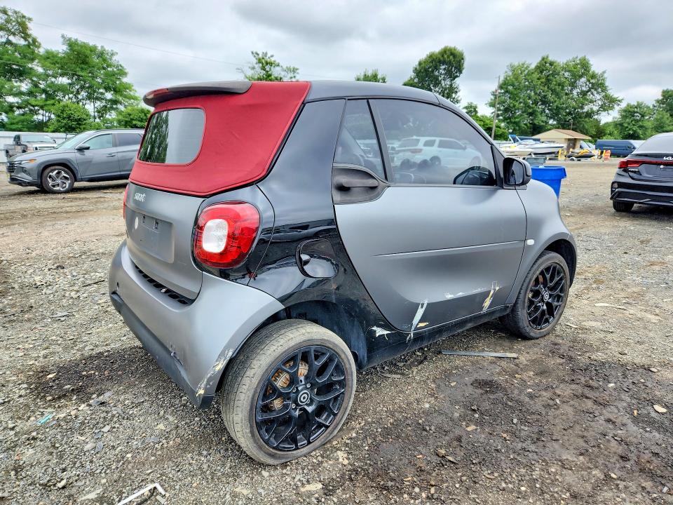 60167766 :رقم المزاد ، WMEFK9BA8KK393186 vin ، 2019 Smart Fortwo مزاد بيع