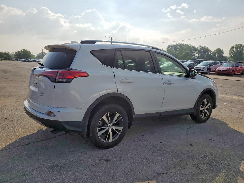 2018 Toyota Rav4 მანქანა იყიდება აუქციონზე, vin: JTMRFREV1JJ742787, აუქციონის ნომერი: 61541316