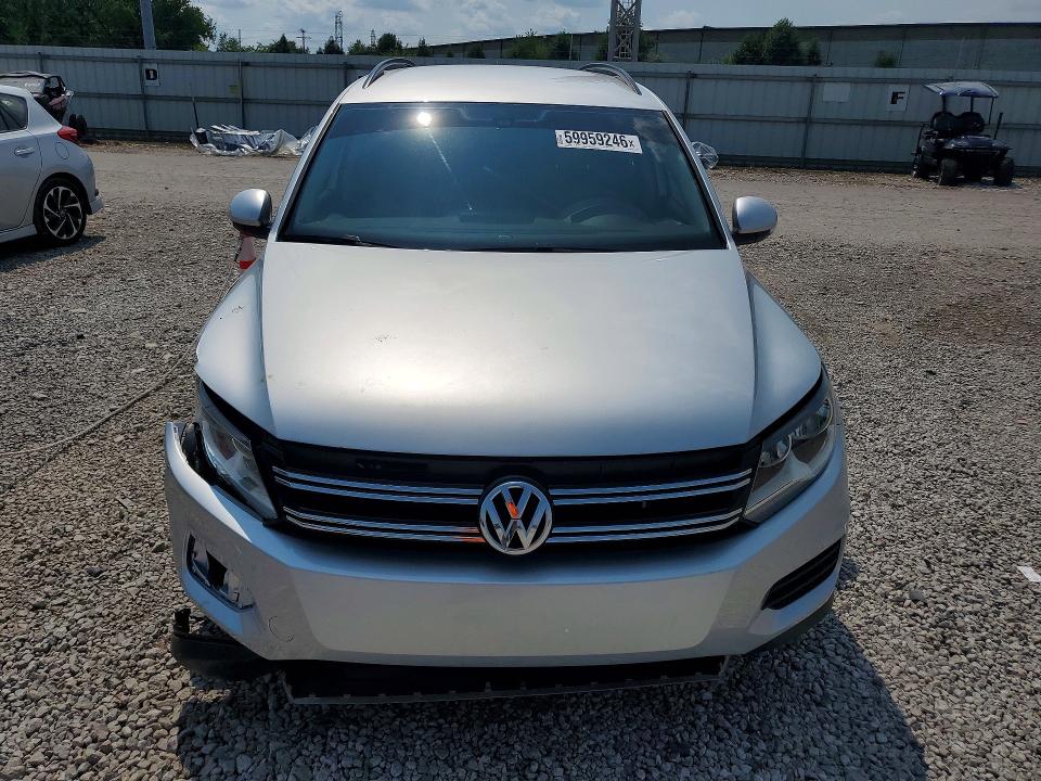 59959246 :رقم المزاد ، WVGAV7AX0HK026555 vin ، 2017 Volkswagen Tiguan مزاد بيع