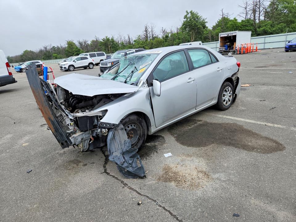 69826926 :رقم المزاد ، 2T1BU4EE4BC589121 vin ، 2011 Toyota Corolla مزاد بيع