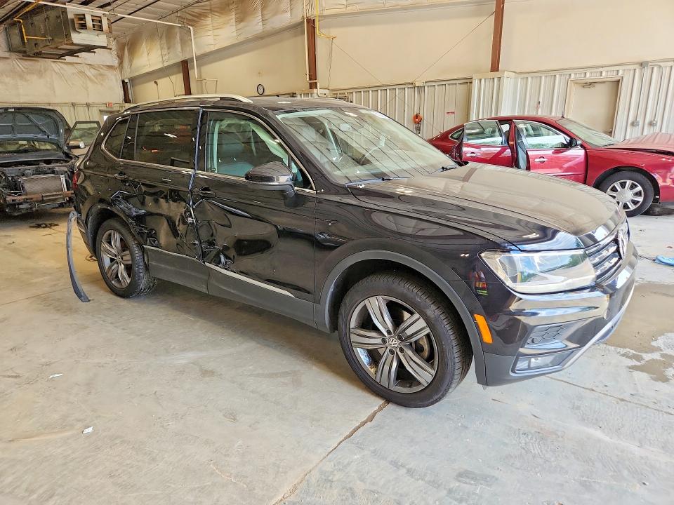 61343706 :رقم المزاد ، 3VV2B7AXXLM137621 vin ، 2020 Volkswagen Tiguan مزاد بيع