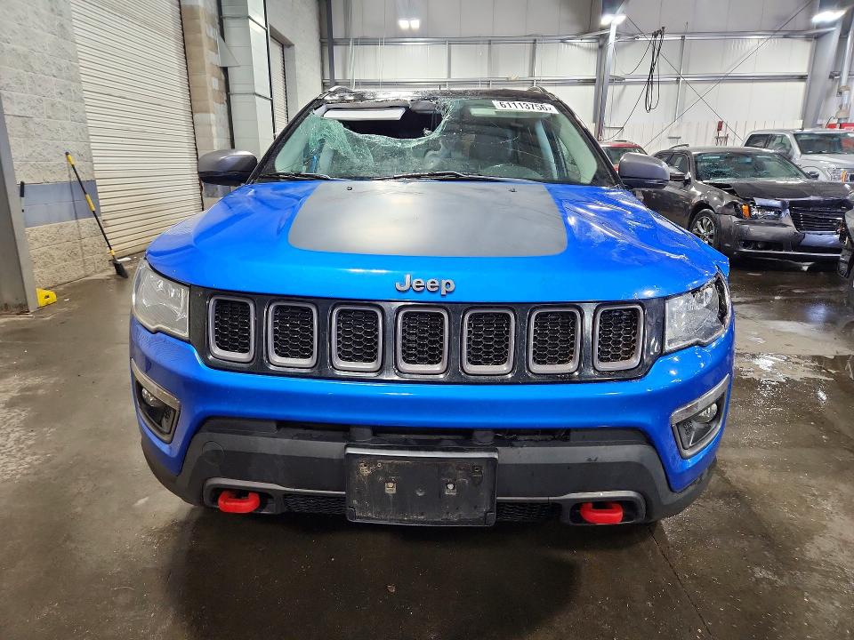 61113756 :رقم المزاد ، 3C4NJDDB0JT375168 vin ، 2018 Jeep Compass مزاد بيع