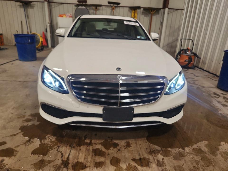 60497186 :رقم المزاد ، WDDZF4KB6JA392396 vin ، 2018 Mercedes-benz E مزاد بيع