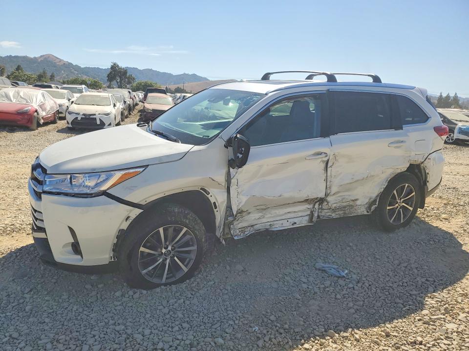 Продажа на аукционе авто 2018 Toyota Highlander, vin: 5TDJZRFH3JS842129, номер лота: 59741626