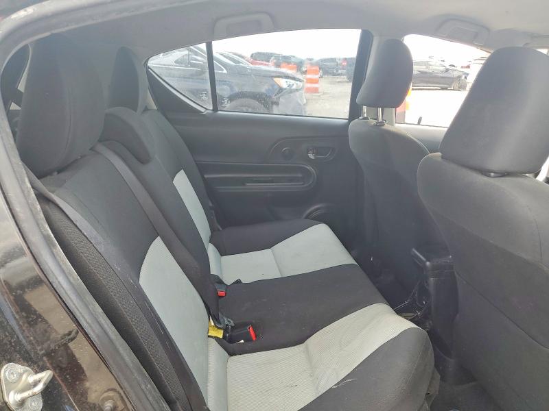 60316206 :رقم المزاد ، JTDKDTB32F1105857 vin ، 2015 Toyota Prius C مزاد بيع