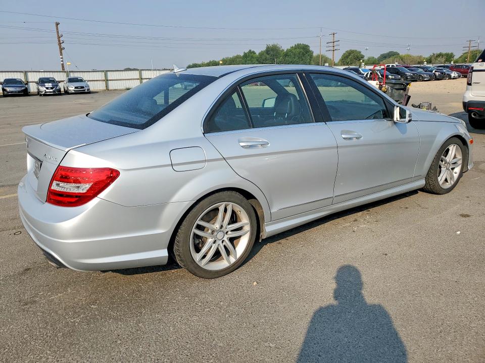 61769386 :رقم المزاد ، WDDGF8BB0CR204457 vin ، 2012 Mercedes-benz C مزاد بيع