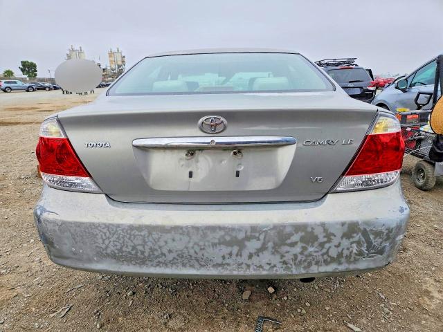 60364406 :رقم المزاد ، 4T1BF32K55U606574 vin ، 2005 Toyota Camry مزاد بيع