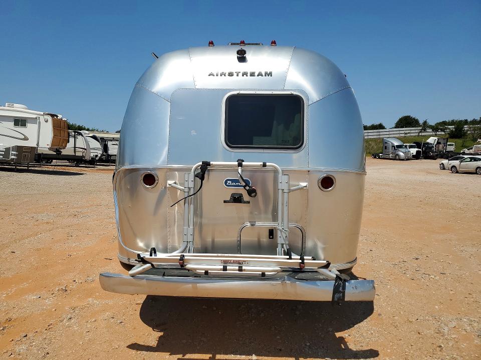 60662576 :رقم المزاد ، 1STCMAA11MJ557385 vin ، 2021 Airstream Camper مزاد بيع