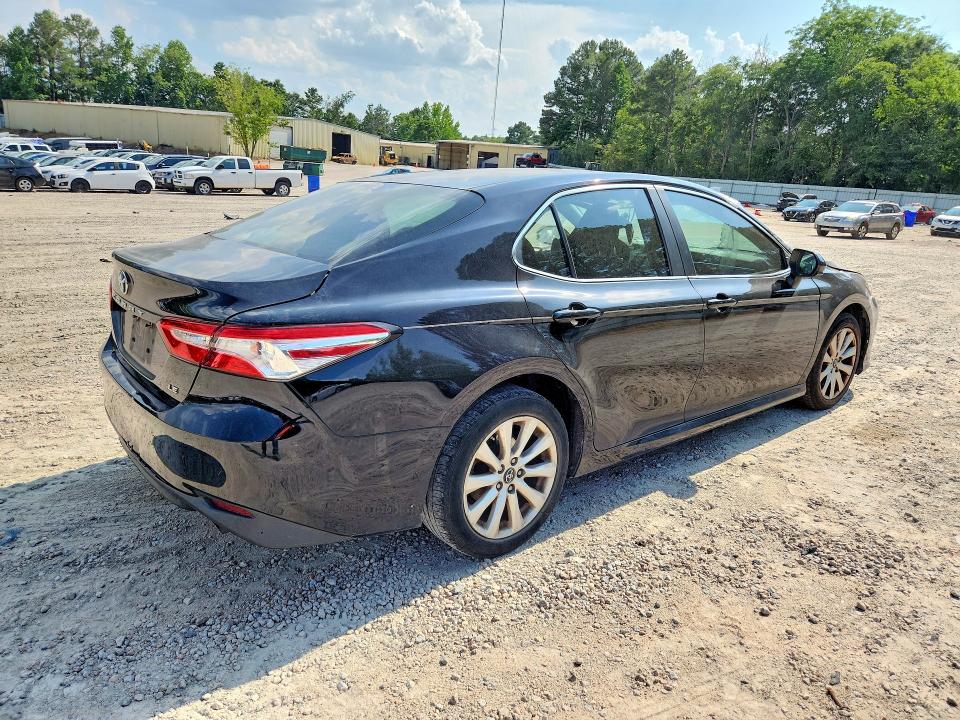 2018 Toyota Camry მანქანა იყიდება აუქციონზე, vin: 4T1B11HK2JU650701, აუქციონის ნომერი: 58041536