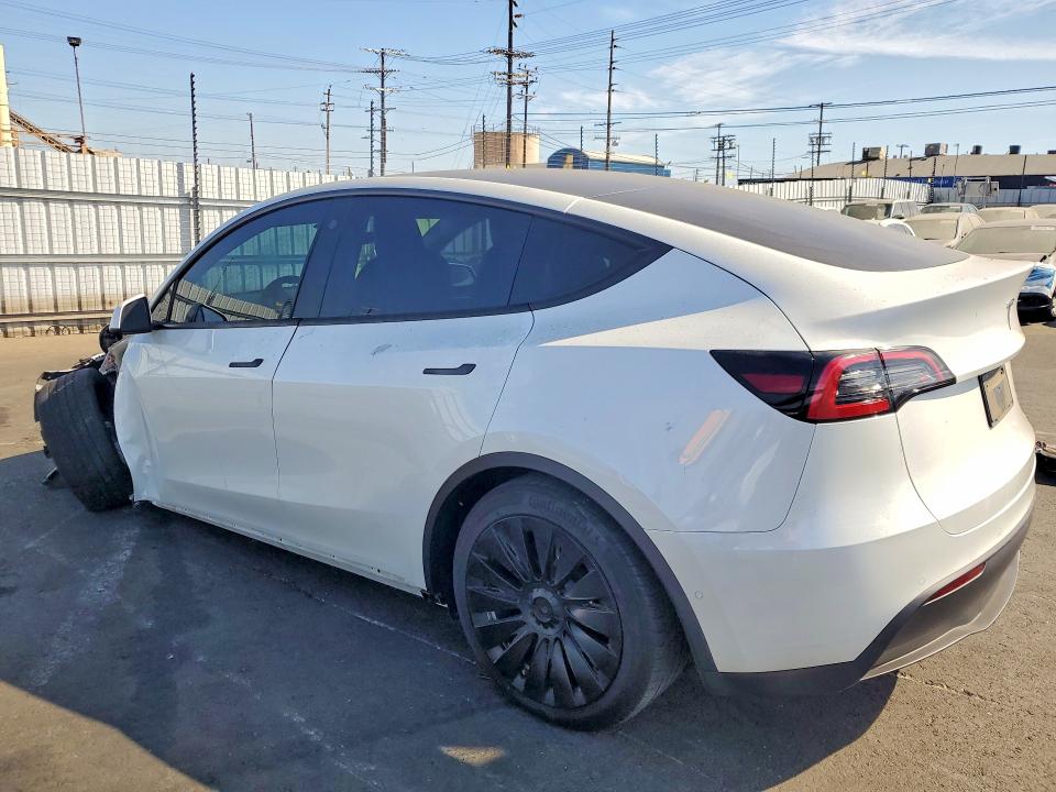 61356376 :رقم المزاد ، 7SAYGDEE9NF557902 vin ، 2022 Tesla Model Y مزاد بيع