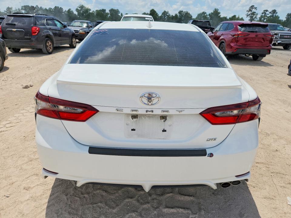 59982836 :رقم المزاد ، 4T1G11AK2MU413095 vin ، 2021 Toyota Camry مزاد بيع