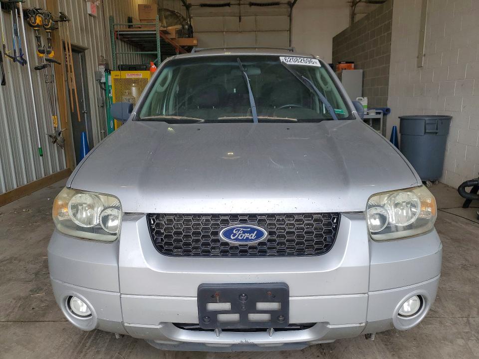 62082696 :رقم المزاد ، 1FMCU03167KA64642 vin ، 2007 Ford Escape مزاد بيع