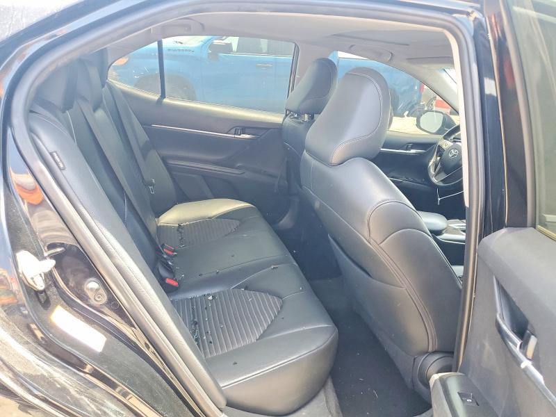 63373396 :رقم المزاد ، 4T1B11HK9JU158344 vin ، 2018 Toyota Camry مزاد بيع