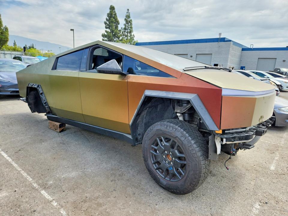 2024 Tesla Cybertruck მანქანა იყიდება აუქციონზე, vin: 7G2CEHED4RA011892, აუქციონის ნომერი: 61803466