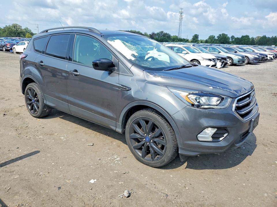 Продаж на аукціоні авто 2018 Ford Escape, vin: 1FMCU9GD6JUB65930, номер лоту: 62449026