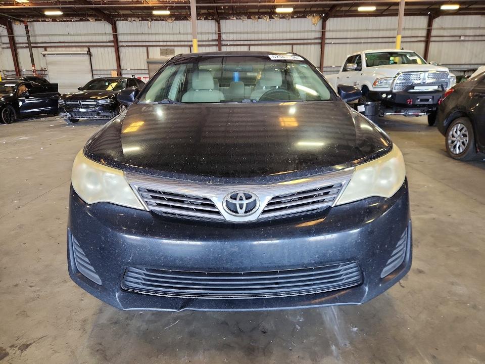 62047756 :رقم المزاد ، 4T1BF1FK2EU831324 vin ، 2014 Toyota Camry مزاد بيع