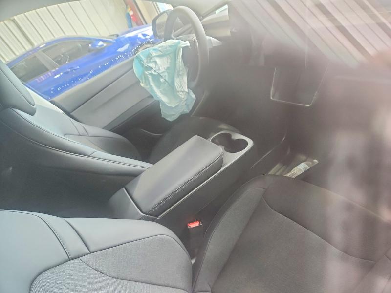 60282196 :رقم المزاد ، 7SAYGDEE0TA686296 vin ، 2026 Tesla Model Y مزاد بيع