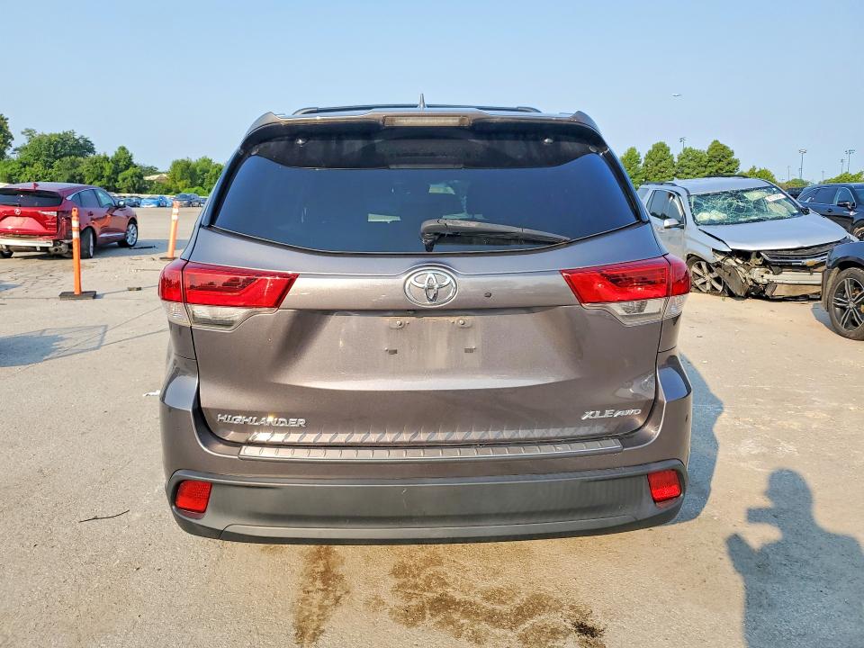 62932836 :رقم المزاد ، 5TDJZRFH9KS578819 vin ، 2019 Toyota Highlander مزاد بيع