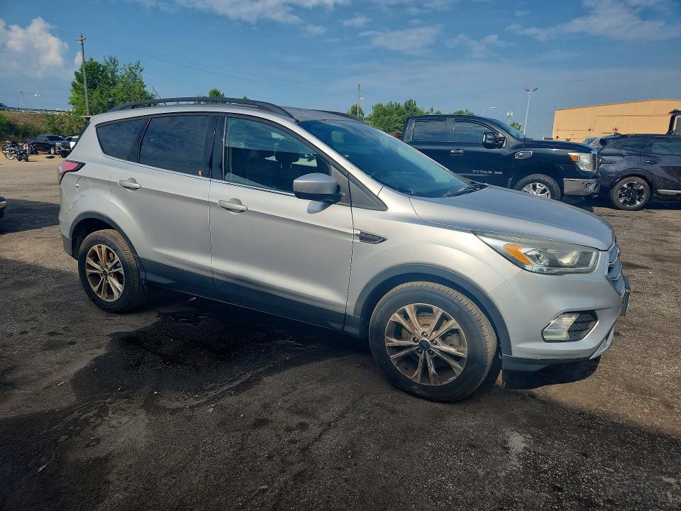 2017 Ford Escape მანქანა იყიდება აუქციონზე, vin: 1FMCU9GD0HUC70084, აუქციონის ნომერი: 59827476