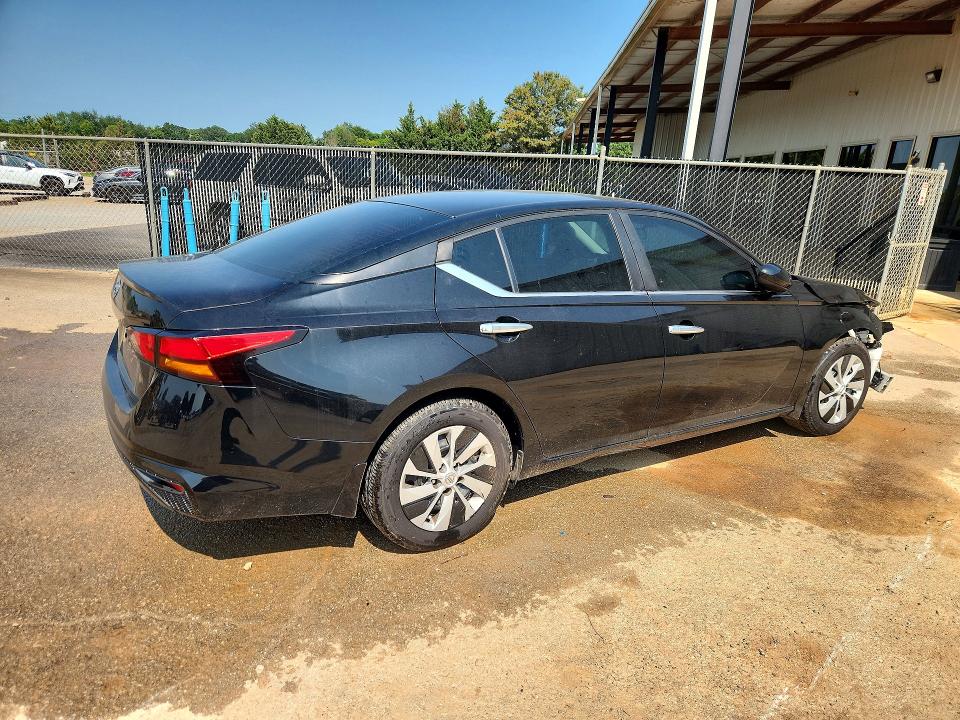62583796 :رقم المزاد ، 1N4BL4BV0MN368659 vin ، 2021 Nissan Altima مزاد بيع